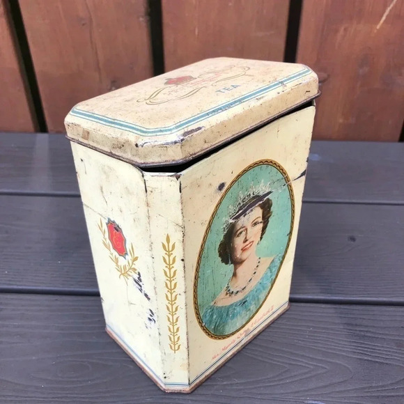Vtg Queen Elizabeth II Tea  Tin - Picture 6 of 7